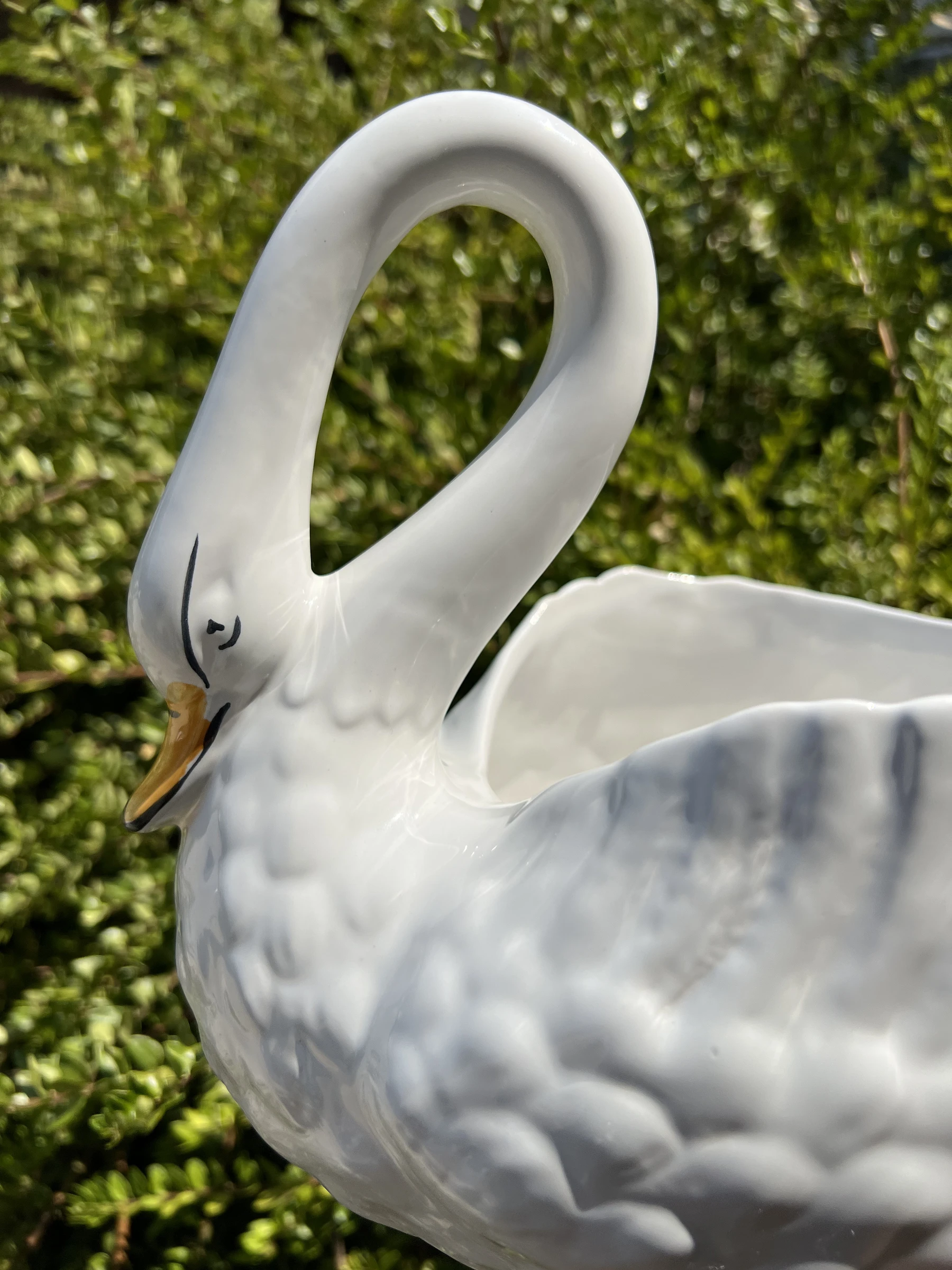 🦢 Vintage white ceramic swan cut – Decor, catch-all and flower pot cover – photo 9